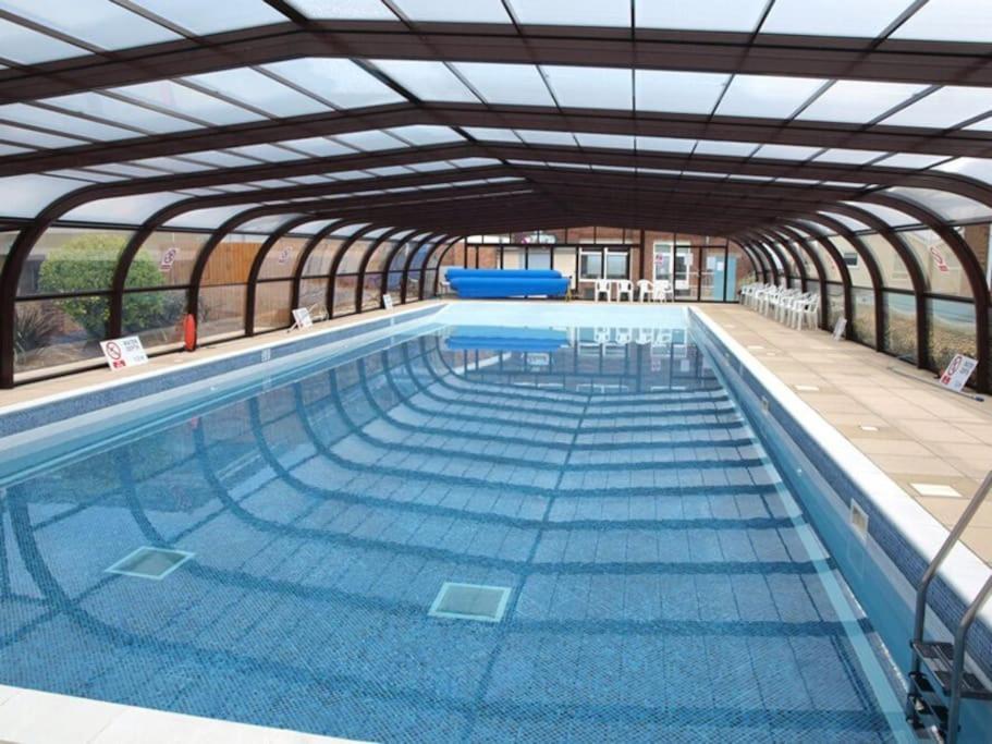 Corton Retreats At Waterside Park Villa Ngoại thất bức ảnh